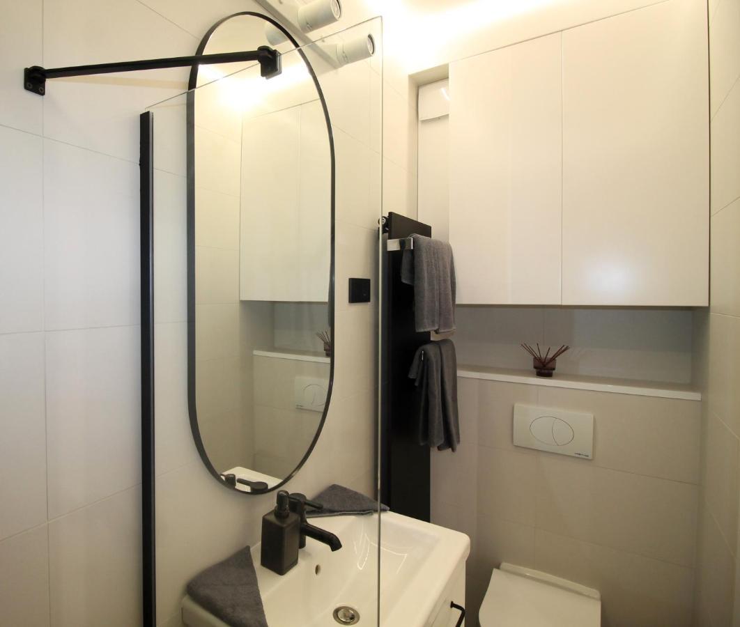 Modern Studio A Belvaros Koezepen Parkoloval- Kata Studioapartman Gyor Bagian luar foto